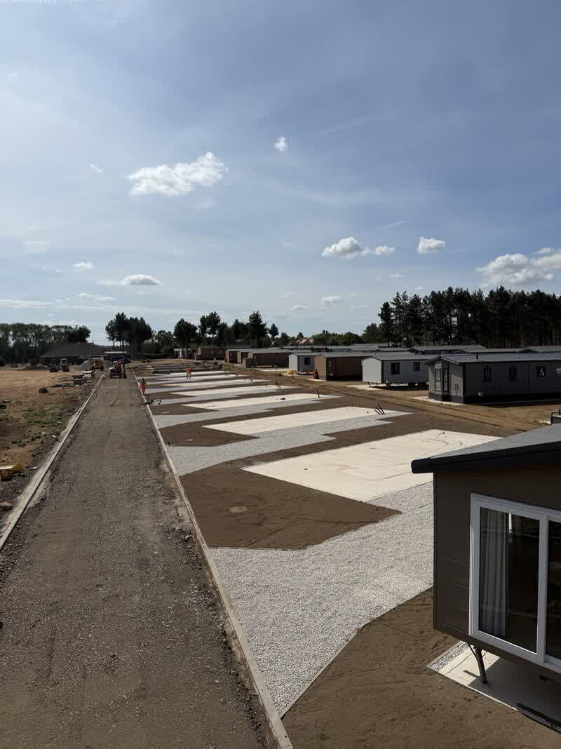Kerbed access path between lodge plots