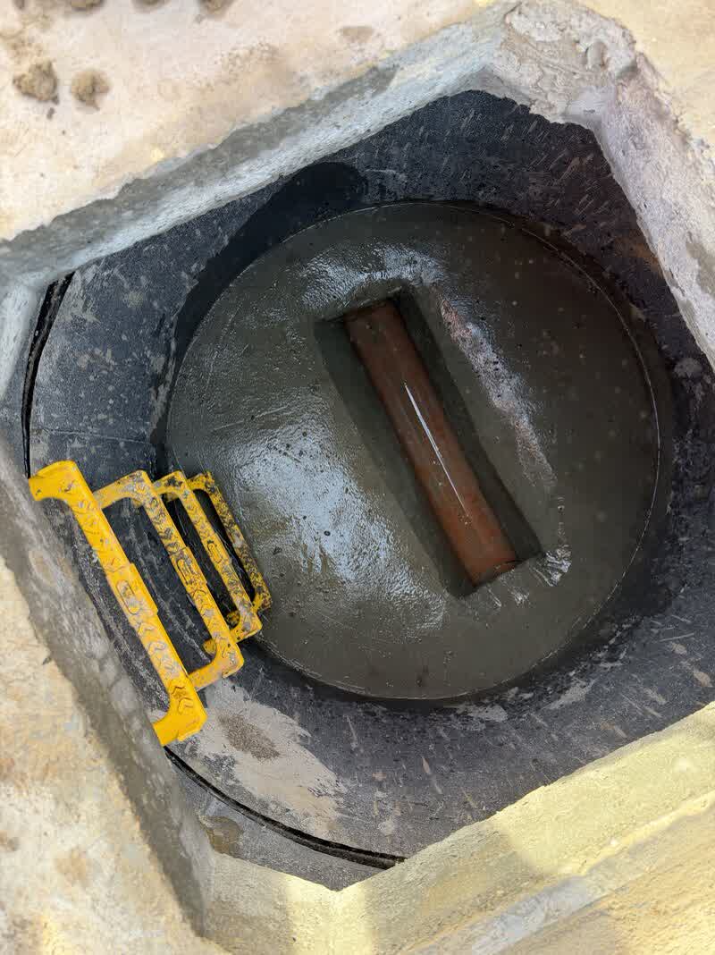 Manhole rings being set